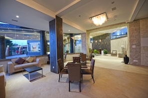 Lobby - Protea Hotel by Marriott Kampala Skyz (Kampala)