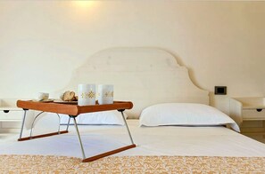 高档床上用品、特色家居、办公桌、免费 WiFi