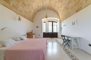 Premium bedding, individually furnished, desk, free WiFi - Agriturismo Masseria Galatea (Alessano)