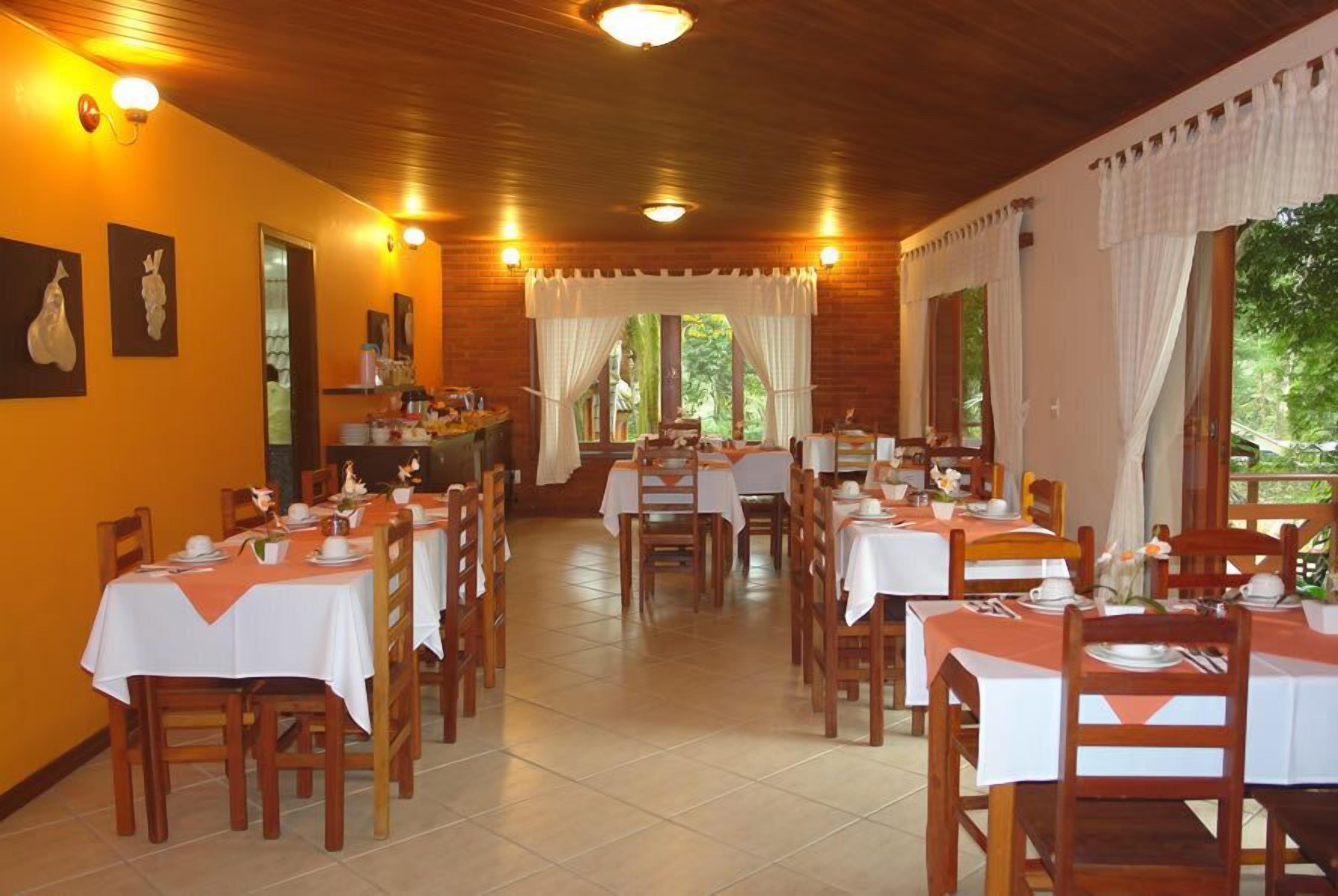 Café da manhã com buffet grátis todos os dias