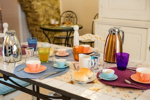 Frukost (EUR 5 per person)