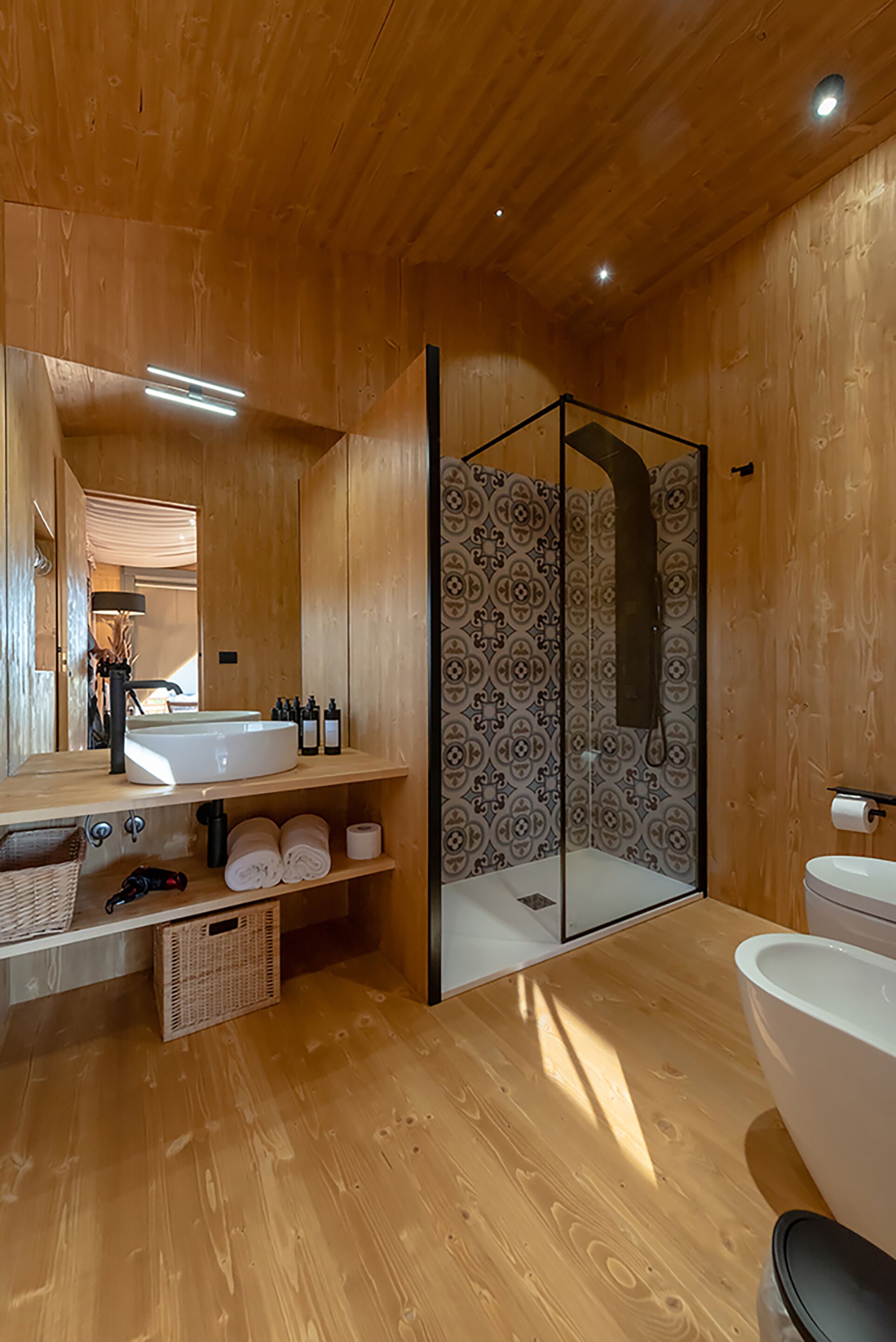 Tenda Luxury | Bagno | Doccia, soffione a pioggia, set di cortesia gratuito, asciugacapelli