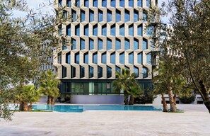 Indoor pool, seasonal outdoor pool, pool loungers - Mak Albania Hotel (Tirana)