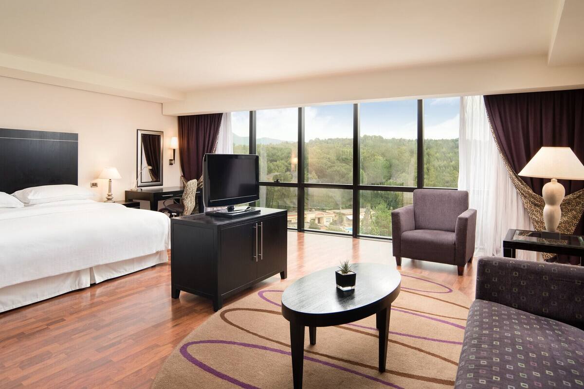 minibar, in-room safe, desk, blackout curtains