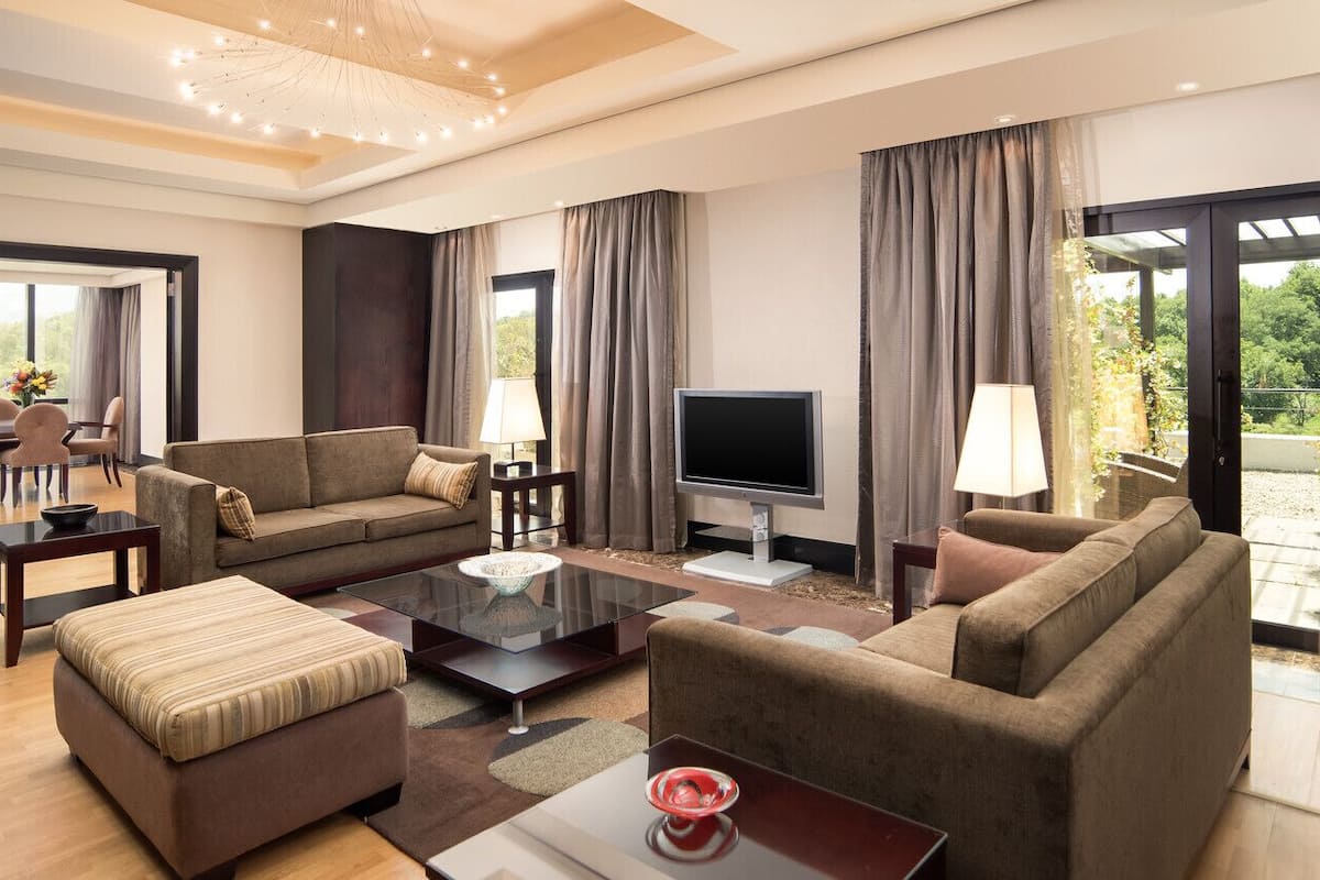 tower deluxe double or twin room | living room | plasma tv