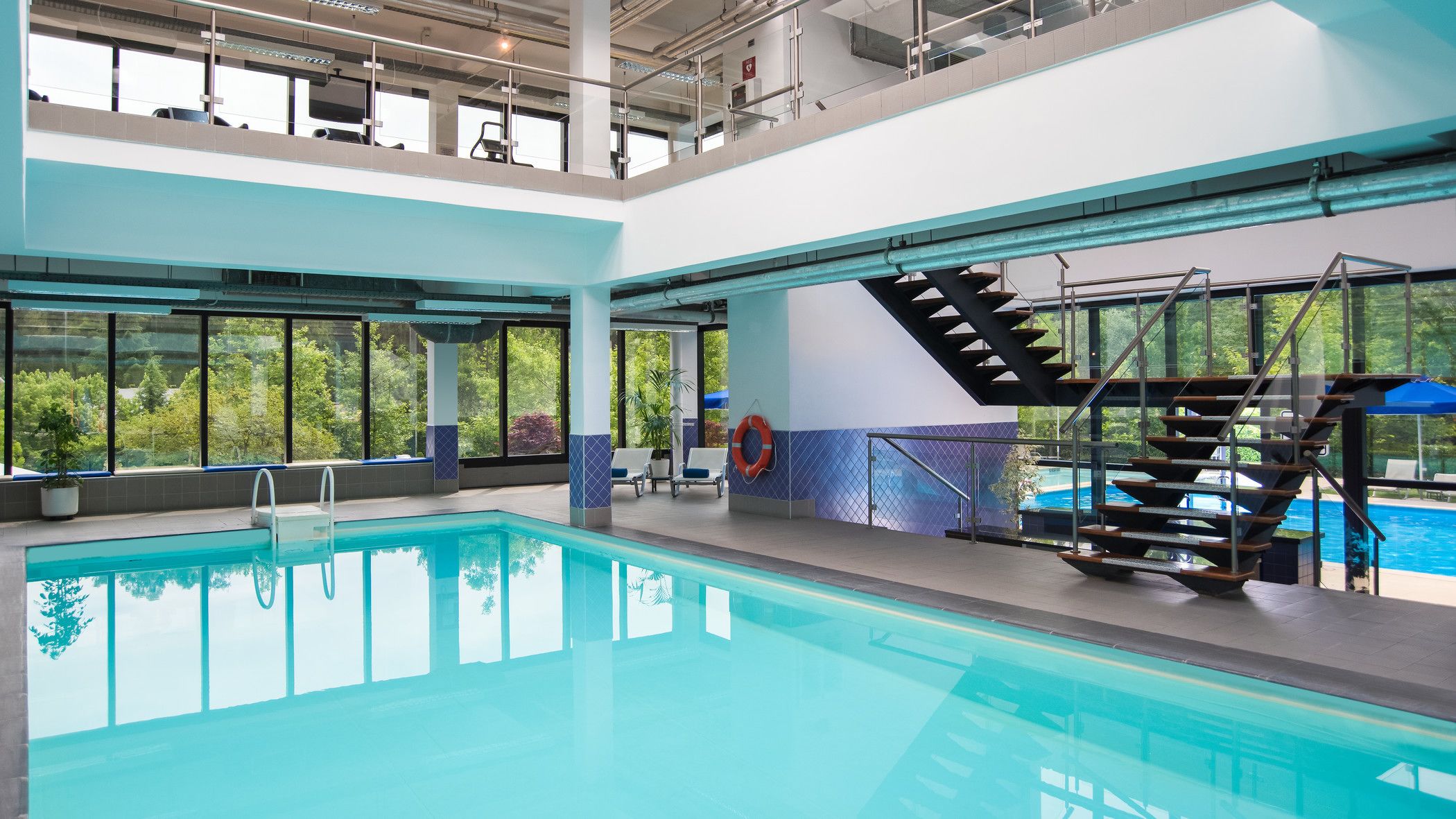 Indoor pool, seasonal outdoor pool, sun loungers