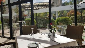 Morgenmadsbuffet hver dag (15 EUR pr. person)