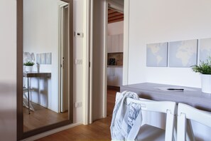 Apartment, 1 Bedroom | 1 bedroom, individually decorated, individually furnished, desk - Mazzoni 15 Modern Flat (Venice)