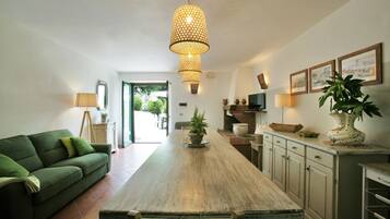 Căn hộ, 2 phòng ngủ (ROSMARINO) | Khu phòng khách | Bàn bóng bàn