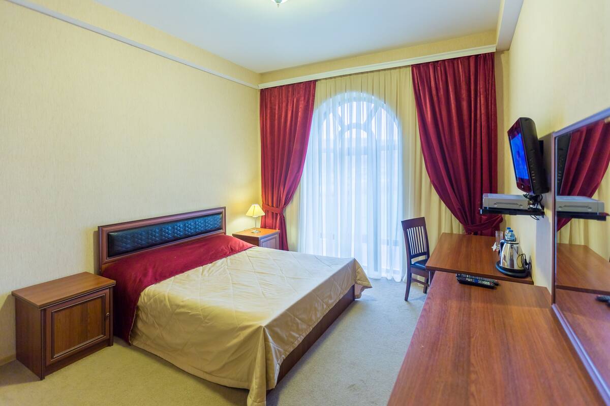 Camera Standard, 1 letto king | Minibar, una cassaforte in camera, letti aggiuntivi (a pagamento)