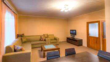 Family Suite | Living area | TV