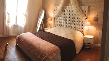 Double Room, Ensuite (Vue Vignoble) | Minibar