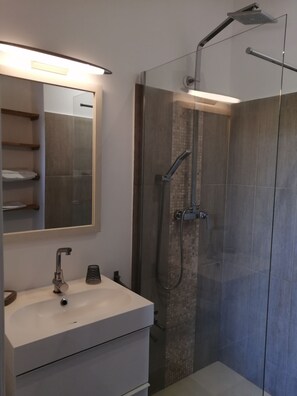 Suite familiar, baño privado, vistas al patio (Suite familiale)