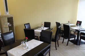 包含每日自助早餐