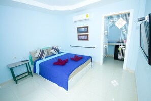 Standard Room | Blackout drapes, rollaway beds, free WiFi - BaanHappyLove (Koh Lan)