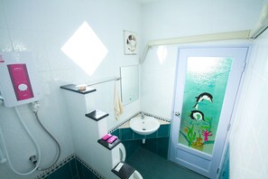 Superior Room | Bathroom | Shower, free toiletries, towels