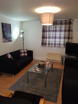 Executive Apartment | Living area | Flat-screen TV - Executive Open Plan Apartment in Leith (Edinburgh)