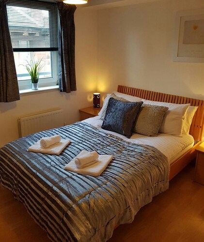 Executive Open Plan Apartment in Leith