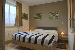 2 bedrooms, travel cot