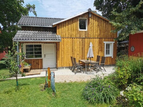Gartenhaus mit Sauna, Kamin & WLAN