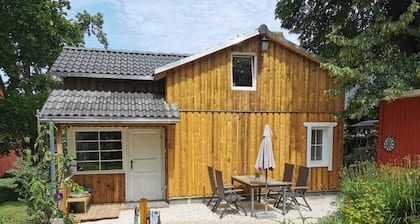 Gartenhaus mit Sauna, Kamin & WLAN