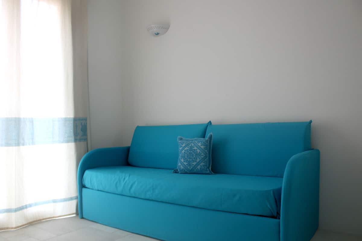 Apartamento superior | Área de estar | TV de tela plana