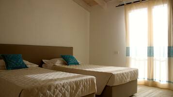 Deluxe Apartment | Soundproofing, iron/ironing board, bed sheets
