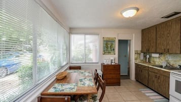 Cottage, 3 Bedrooms | Dining