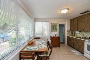 Cottage, 3 Bedrooms | Dining