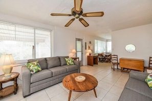 Living area - The Seashell. Private Home #54561 3 Bedrooms 2 Bathrooms Home (Holmes Beach)