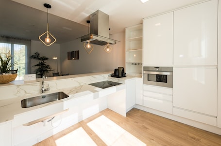 Refrigerador, microondas, horno, placa de cocina
