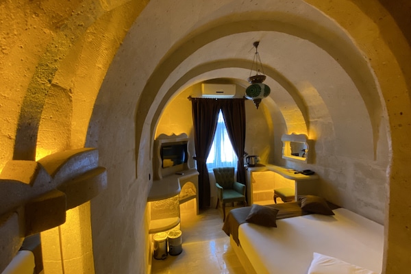 Standard Double or Twin Room | WiFi (free)
