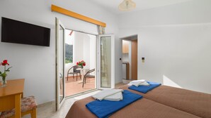 Villa, Mehrere Schlafzimmer, Poolblick | Zimmersafe, kostenlose Babybetten, kostenloses WLAN