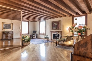 Deluxe Apartment, 1 Bedroom | Living room | TV