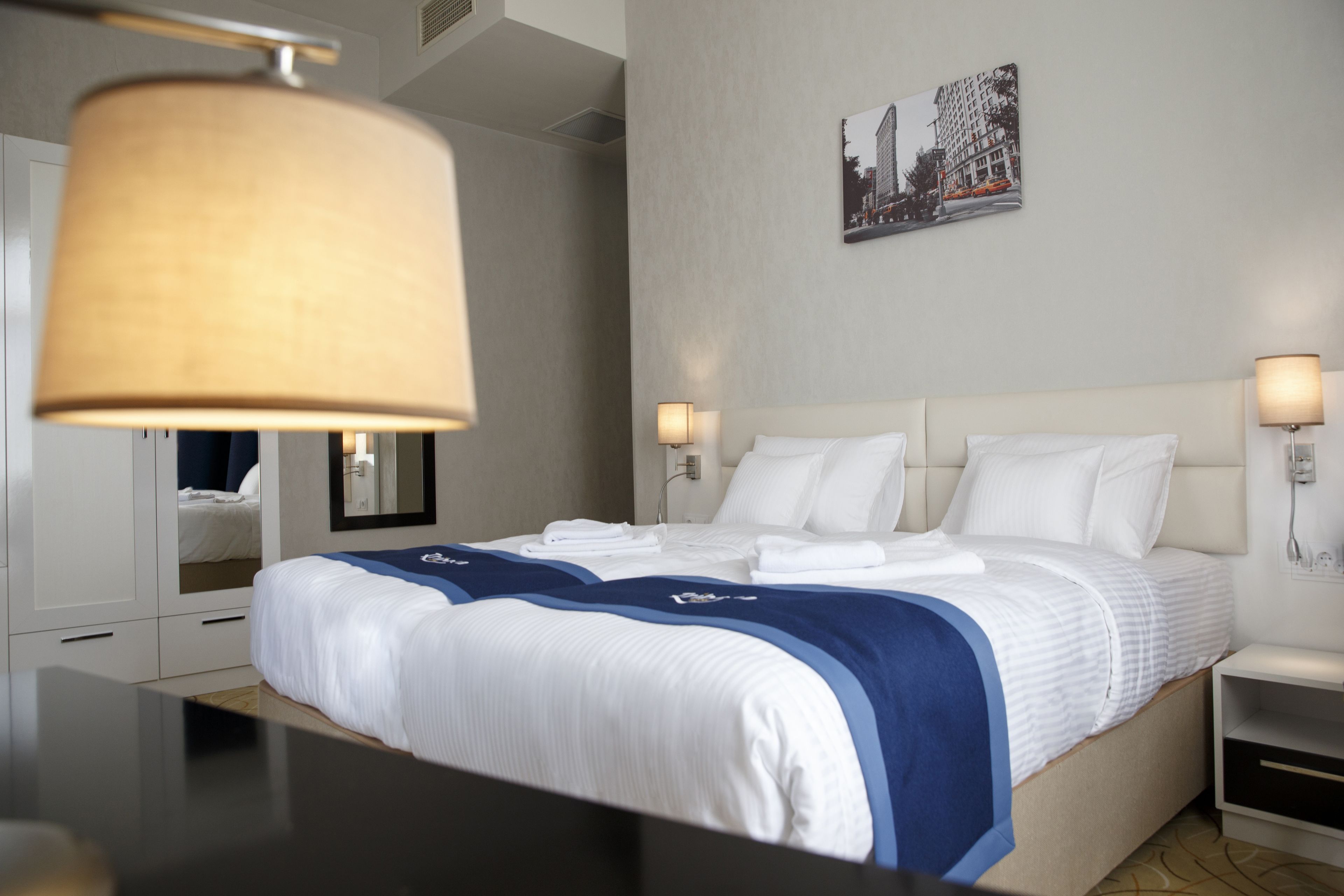 deluxe double room | 1 bedroom, minibar, in-room safe, desk