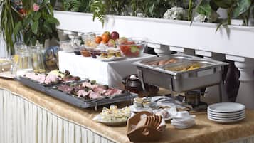 Daily buffet breakfast (EUR 9.5 per person)