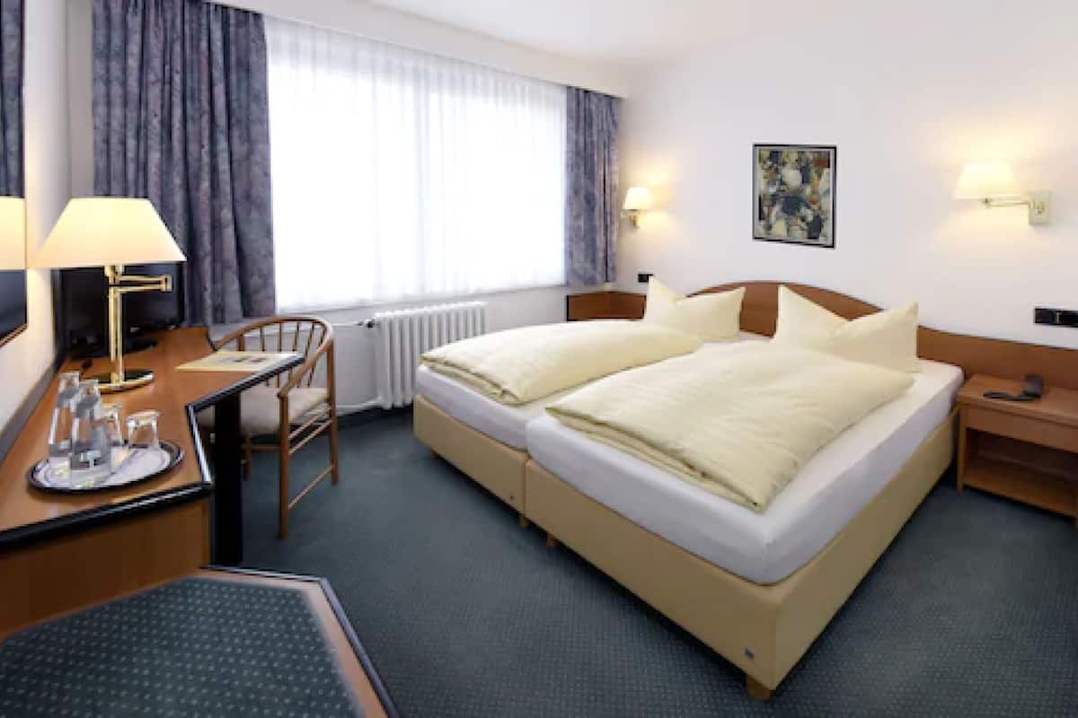 Double Room | In-room safe, desk, free WiFi, bed sheets