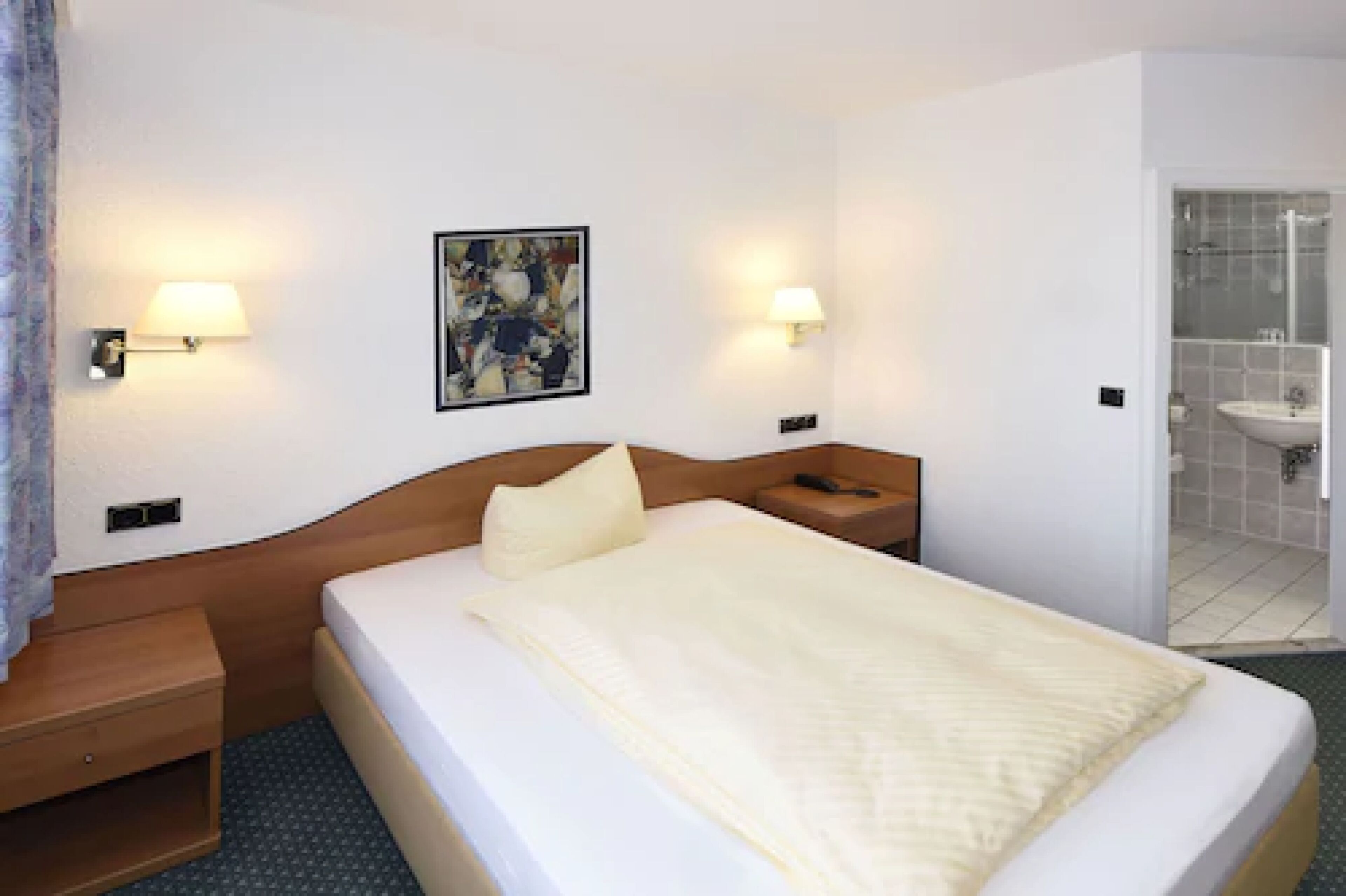 single room | in-room safe, desk, cots/infant beds, free wifi