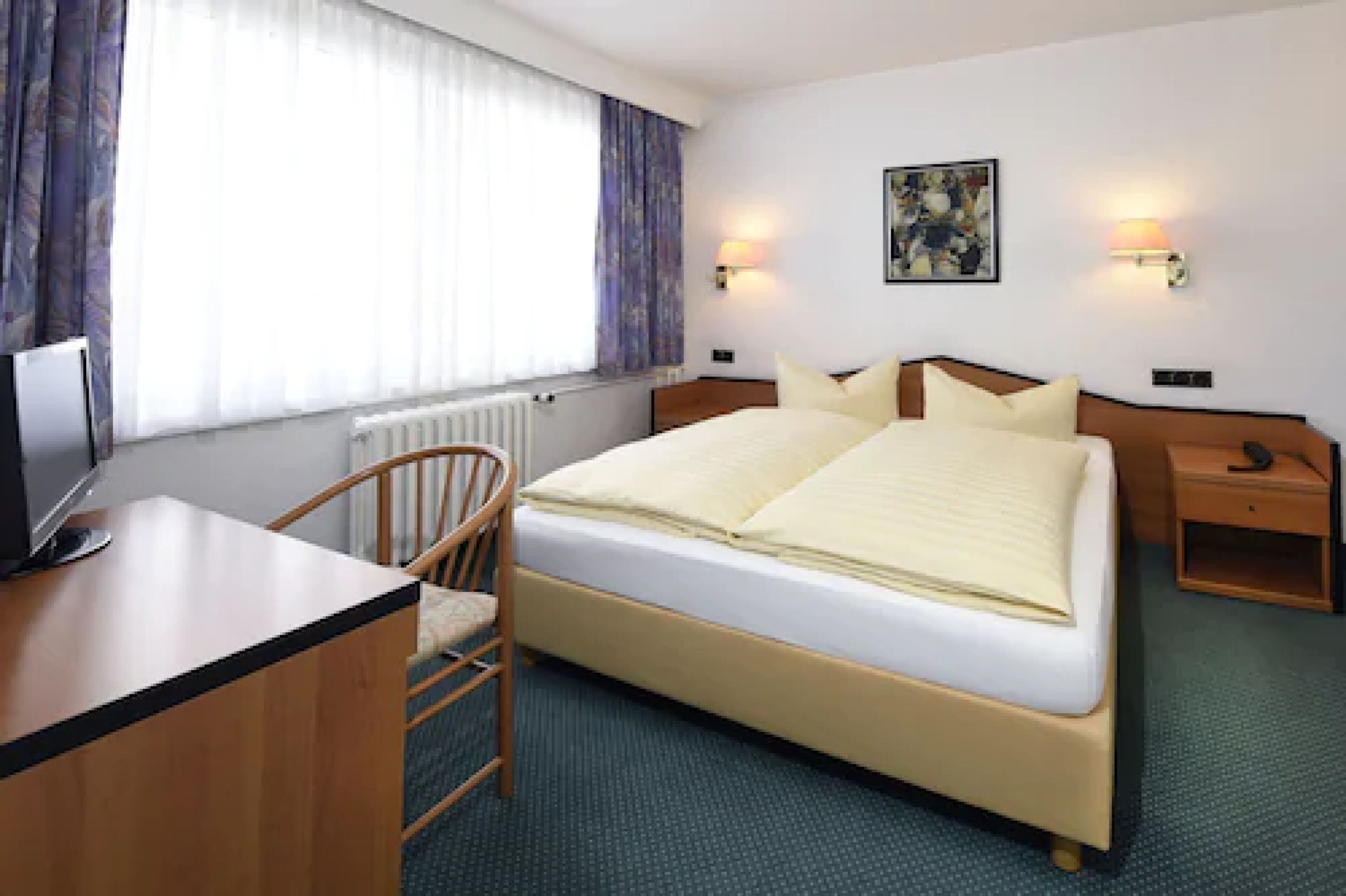 suite | in-room safe, desk, cots/infant beds, free wifi
