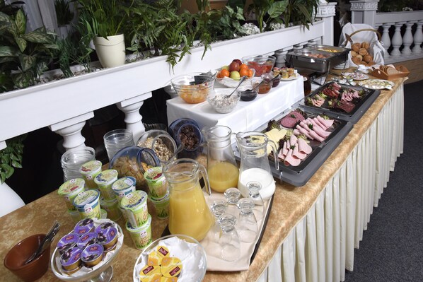 Petit déjeuner buffet (9.5 EUR par personne)