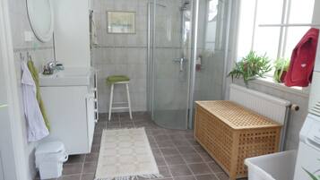 Quadruple Room | Bathroom | Shower, hair dryer