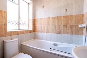 A bathroom with a bathtub, toilet, and sink. - Norwich Central Hotel - Near Norwich Train Station & Carrow Road Stadium (Norwich)