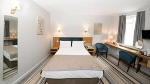 Standard Single Room | Desk, bed sheets - Norwich Central Hotel - Near Norwich Train Station & Carrow Road Stadium (Norwich)