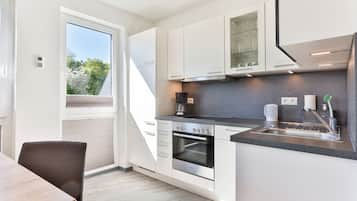 KĂŒhlschrank, Mikrowelle, Ofen, Herdplatte