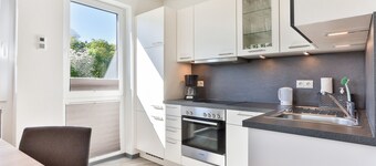 Modern lĂ€genhet med fantastisk utsikt över vattnet och RĂŒgenbron