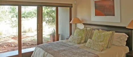 Luxury House, 4 Bedrooms | 1 bedroom, premium bedding, iron/ironing board