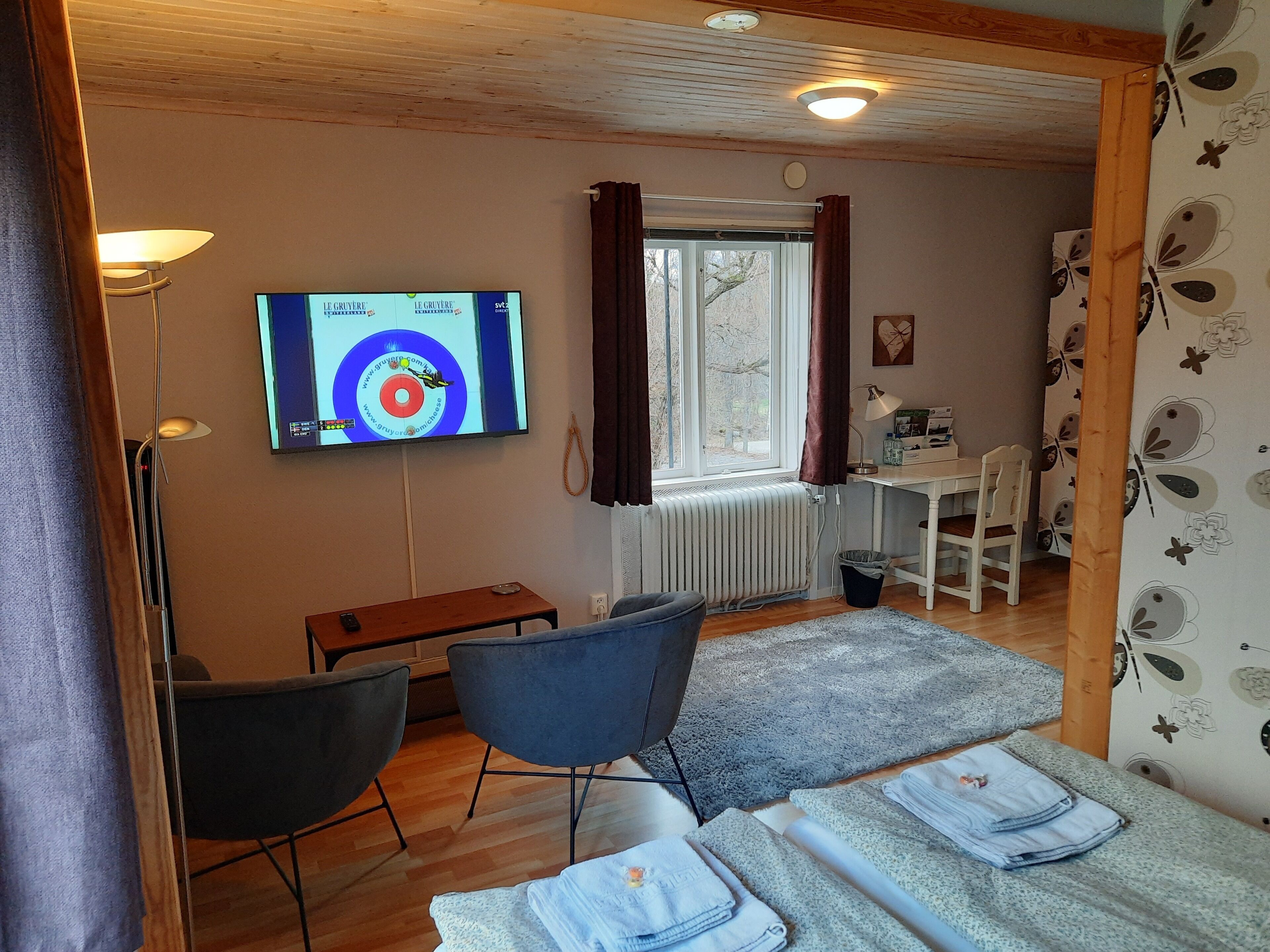 comfort twin room, ensuite, garden view | 1 bedroom, individually decorated, individually furnished, desk