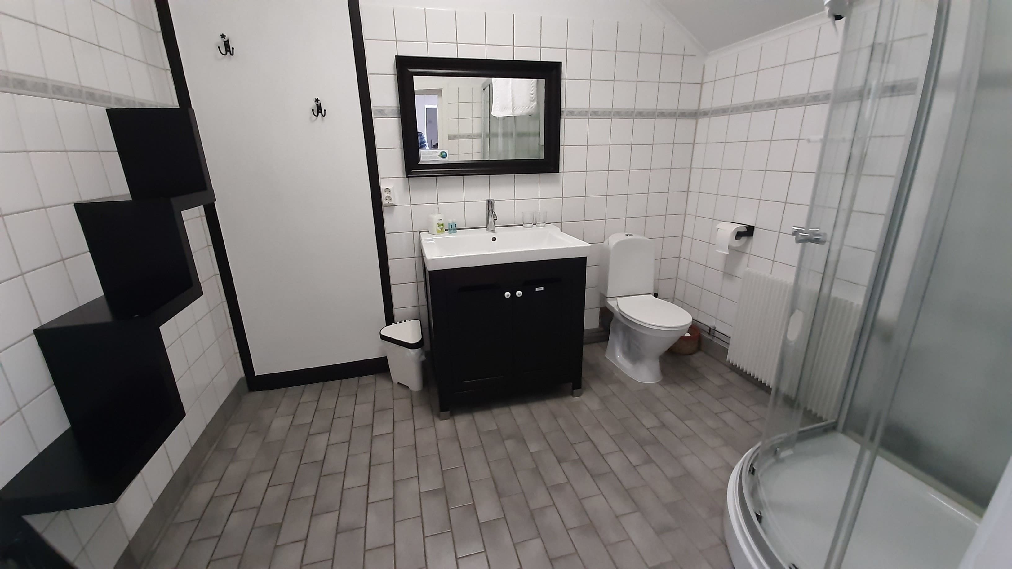 comfort triple room, 3 single beds, ensuite, garden view | bathroom | shower, free toiletries, hair dryer, towels