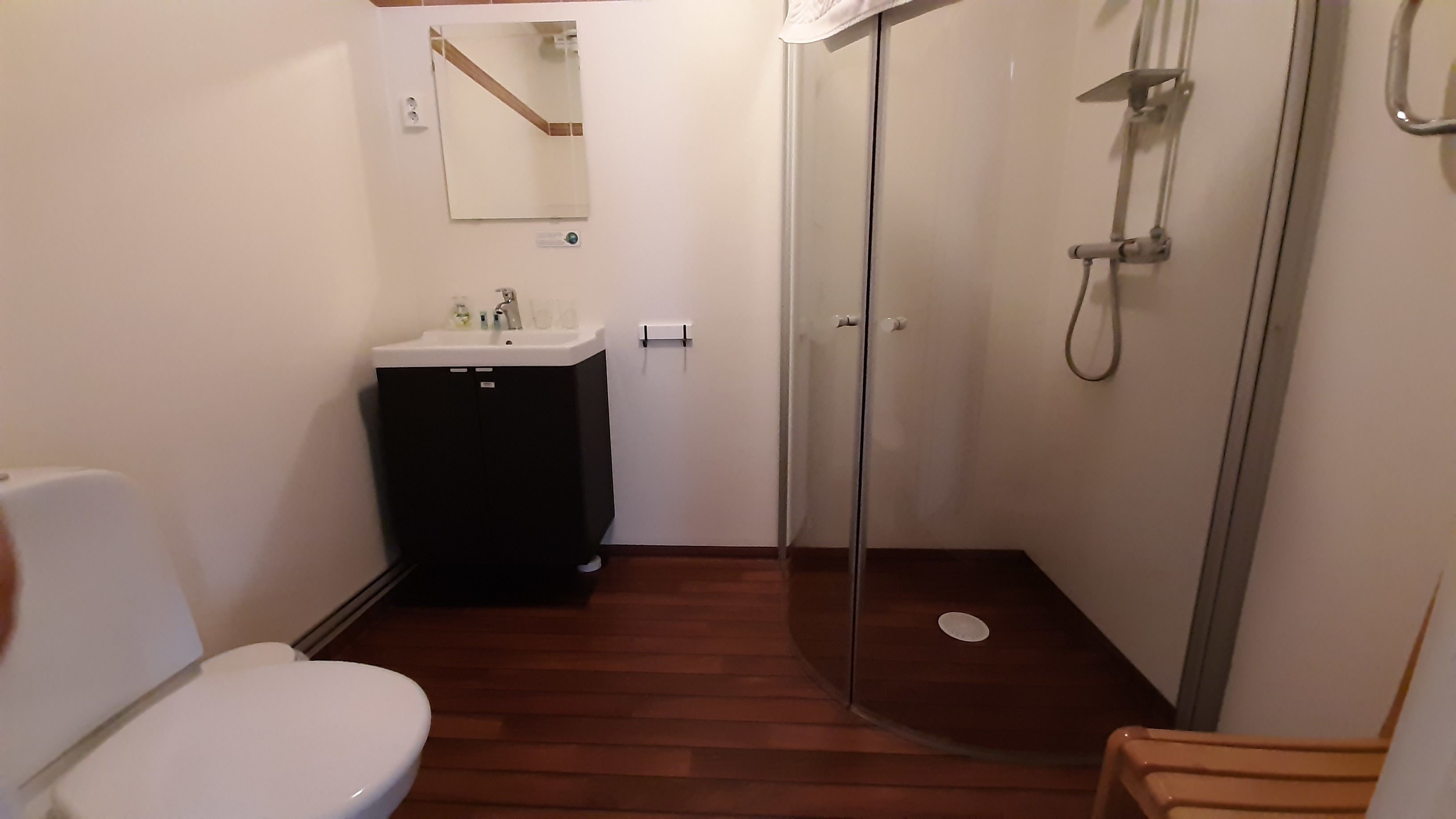 comfort twin room, ensuite, garden view | bathroom | shower, free toiletries, hair dryer, towels