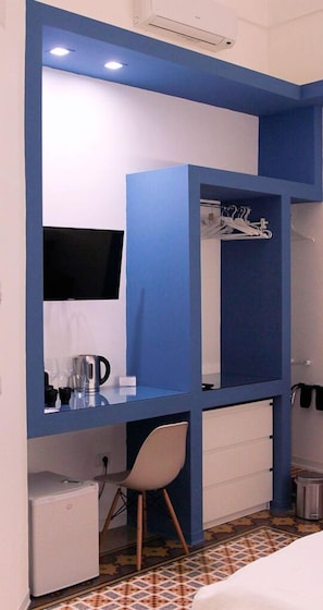 Deluxe Double Room, Balcony, Sea View | Room amenity